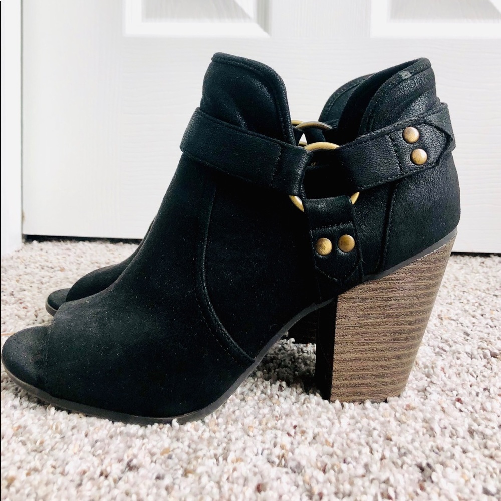 Black open toed booties! Block heel. Size 7! 🖤